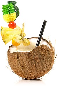 Cocktail in der Kokosnuss