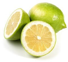 Reife Zitrone mit grüner Schale